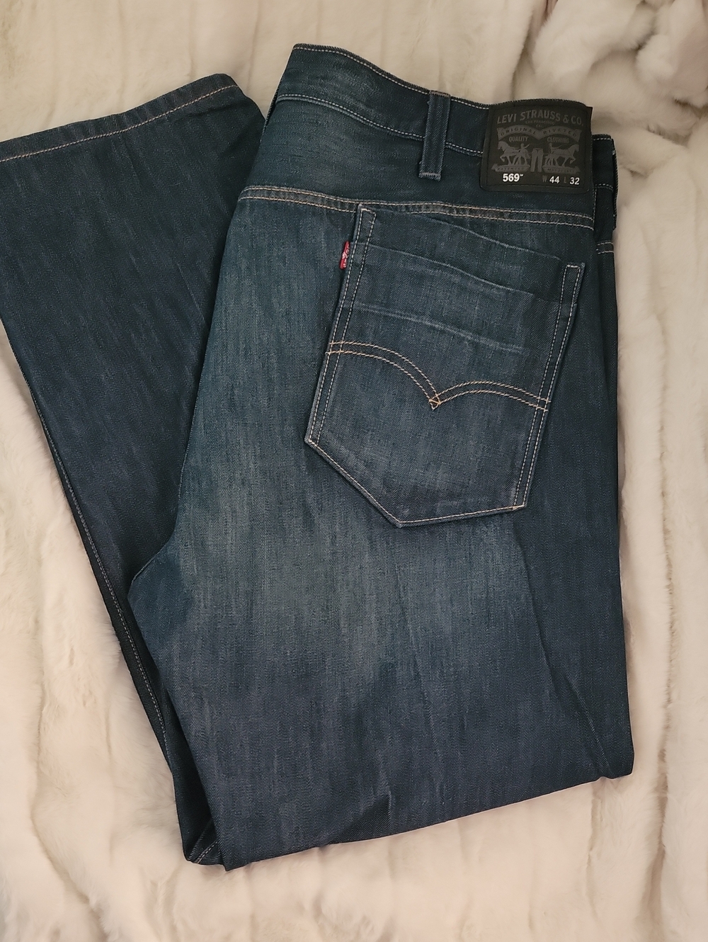 44 X 32 Levi's Men's Relaxed Straight Dark Blue Jeans